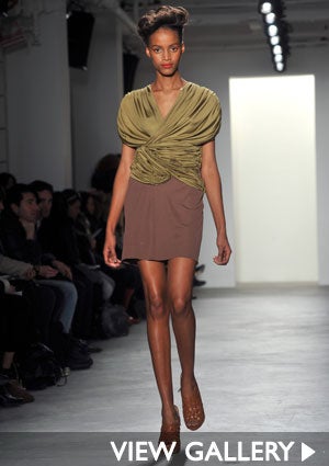 fashion-week-2010-chado-ralph-rucci-model-runway-300x425.jpg