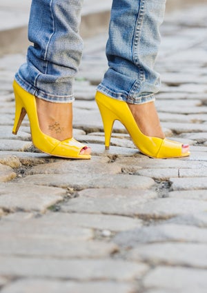 high-heels-yellow-425.jpg