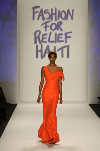 Naomi Campbell Helps Haiti