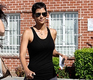 Star Gazing: Halle Berry Looking Good On the Go