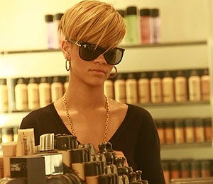Star Gazing: Rihanna Goes Beauty Shopping