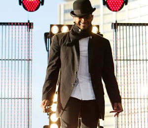 Star Gazing: Usher Sings 'OMG' Down Under
