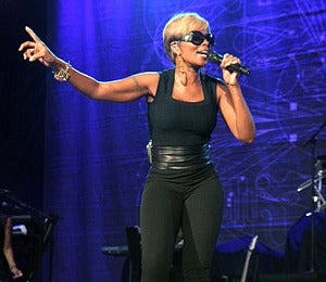 Star Gazing: Mary J. Blige Spreads the Love