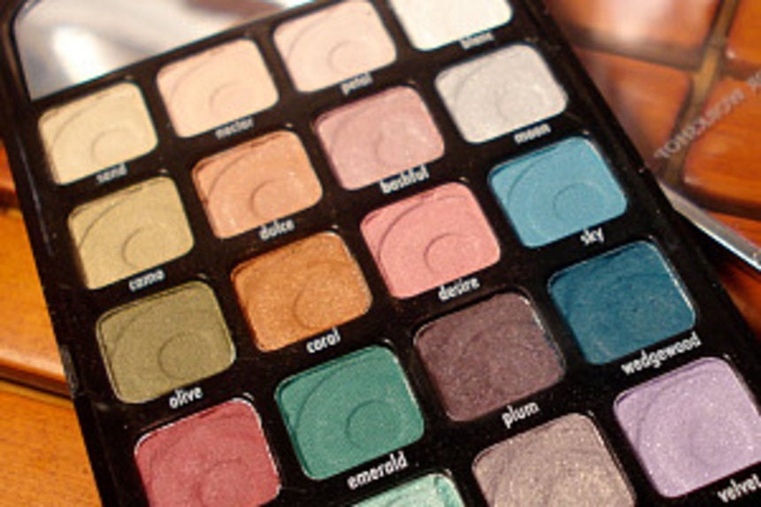Beauty Beat Kohl's Launches 'Eyemobile' Eyeshadow Essence
