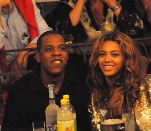 Star Gazing: Jay-Z and Beyonce Cuddle-Up