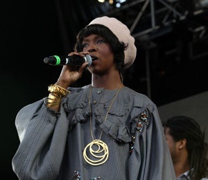 Lauryn Hill Back in Studio, Rocking the Stage