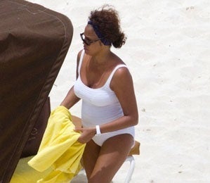 Star Gazing: Whitney Spends B-Day in Bahamas