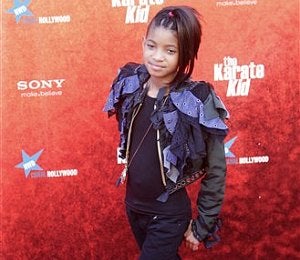 Willow Smith Signs Record Deal with Jay-Z