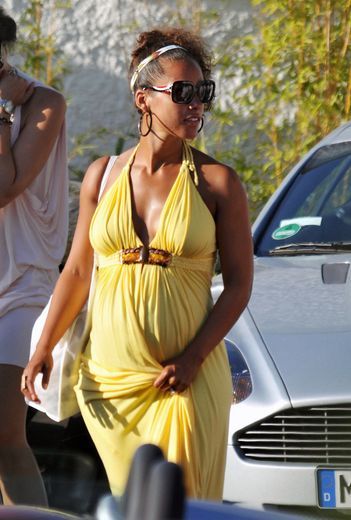 Alicia Keys Baby Bump
