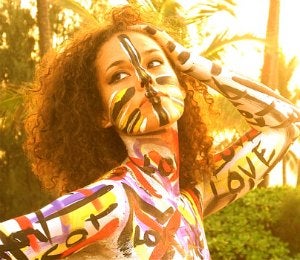 Swizz Beatz Tweets Photo of Alicia Keys in Body Paint