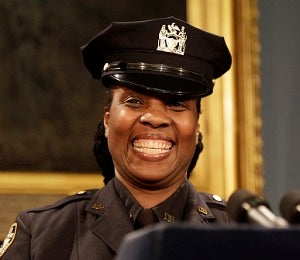 NYC Honors Off-Duty Cop for Stopping Salon Robbery