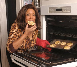 Star Gazing: Wendy Williams Bakes Holiday Cookies