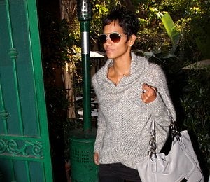 Star Gazing: Halle Berry Lunches with Friends