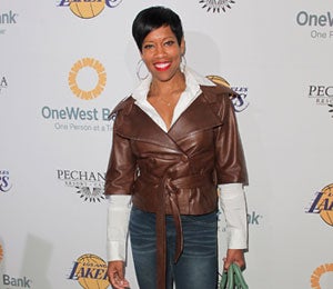 Star Gazing: Regina King Gives Back with the Lakers
