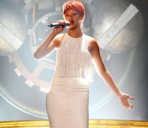 Star Gazing: Rihanna Goes Country at the 2011 CMA’s