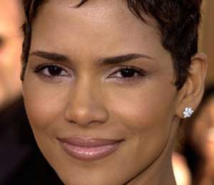 Halle Berry to Auction Personal Items for Mother's Day