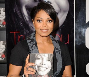 Star Gazing: Janet is Chic and Casual at Book Signing