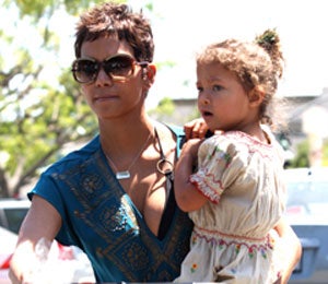 Star Gazing: Halle Berry and Nahla Go Shopping
