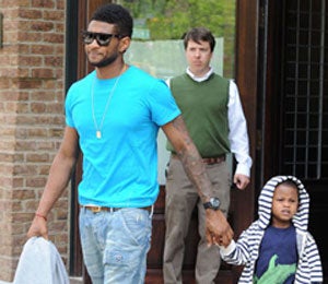 Star Gazing: Usher Takes Son for a Stroll