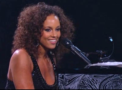 Alicia Keys Goes Solo for Concert