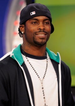 Nike Re-Signs Michael Vick Deal