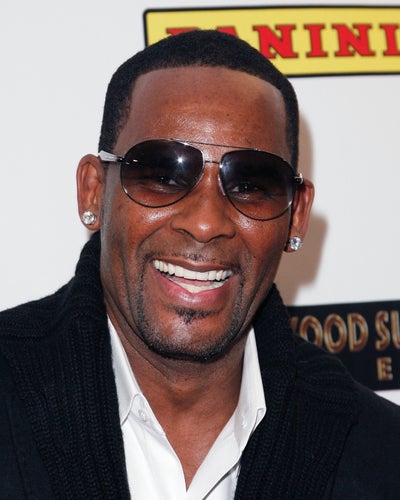 R. Kelly Back at Home after Throat Surgery