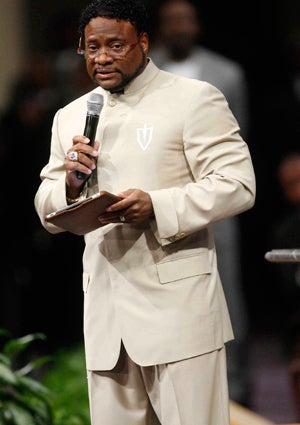 Bishop Eddie Long Apologizes for ‘King’ Ceremony