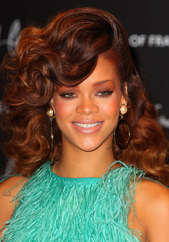 Rihanna Updates Her 'Do -- Again!