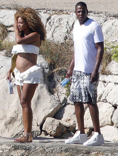 Beyonce Shows Bare Baby Bump