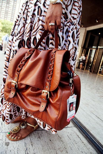 Street Style Trend: Oversized Bags