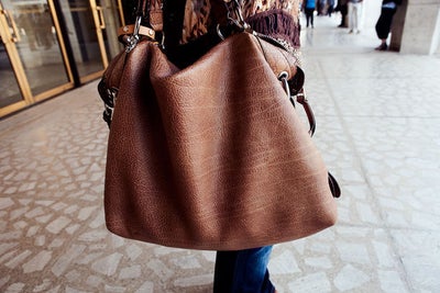 Street Style Trend: Oversized Bags