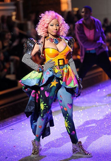 Nicki Minaj: Printed Mini Dress, Yellow Sandals