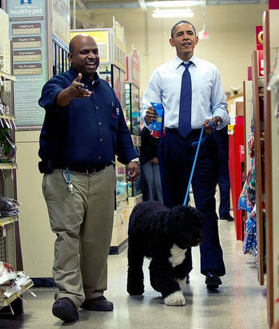 President Obama Takes Bo to PetSmart