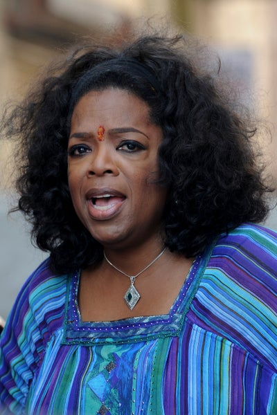 Oprah’s Bodyguards Scuffle with Journalists in India