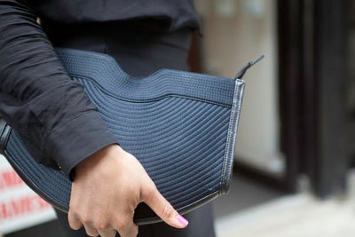 Accessories Street Style: In A Clutch