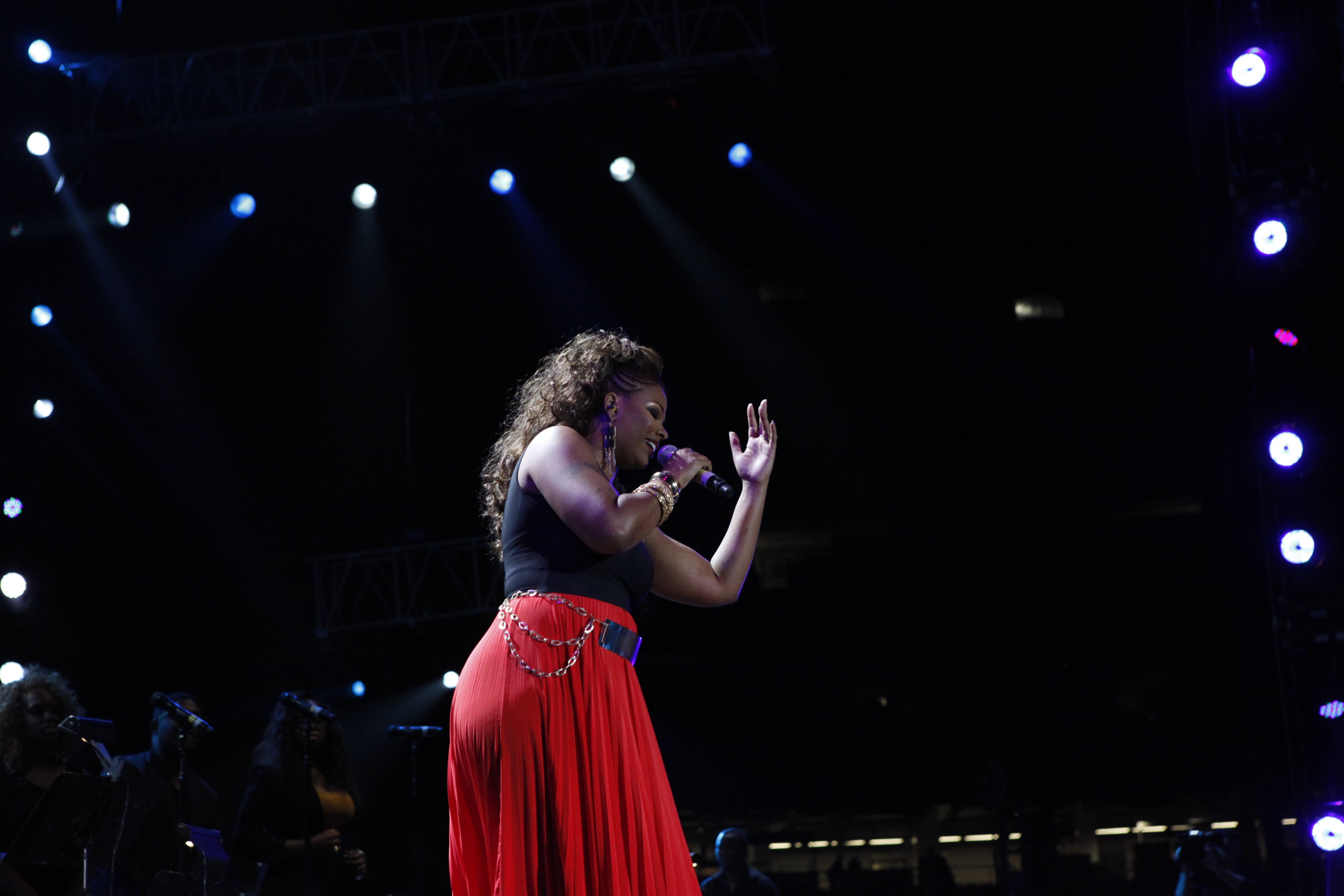 'R&B Divas' Honor Whitney & More at ESSENCE Fest