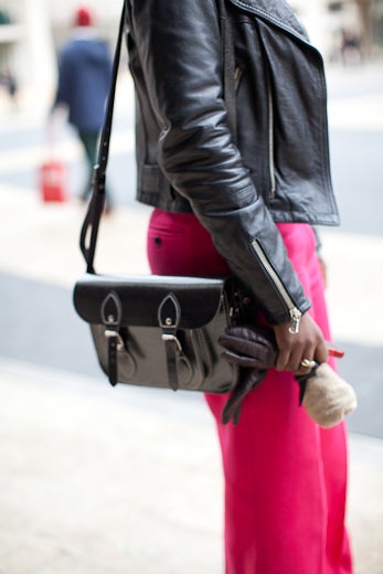 Accessories Street Style: Carry On