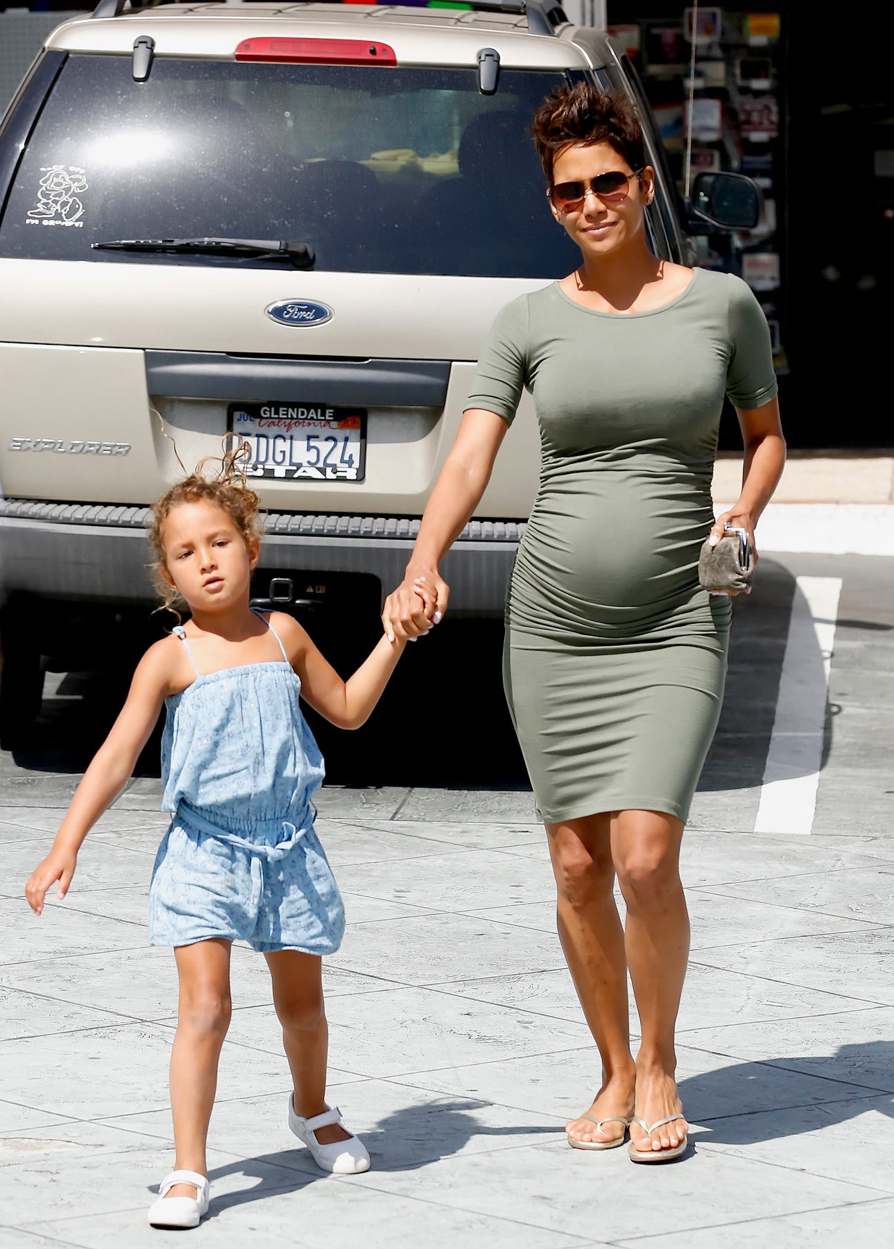 Maternity Chic: Halle Berry