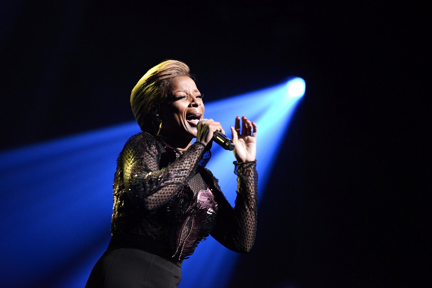 Mary J. Blige to Release First Christmas Album