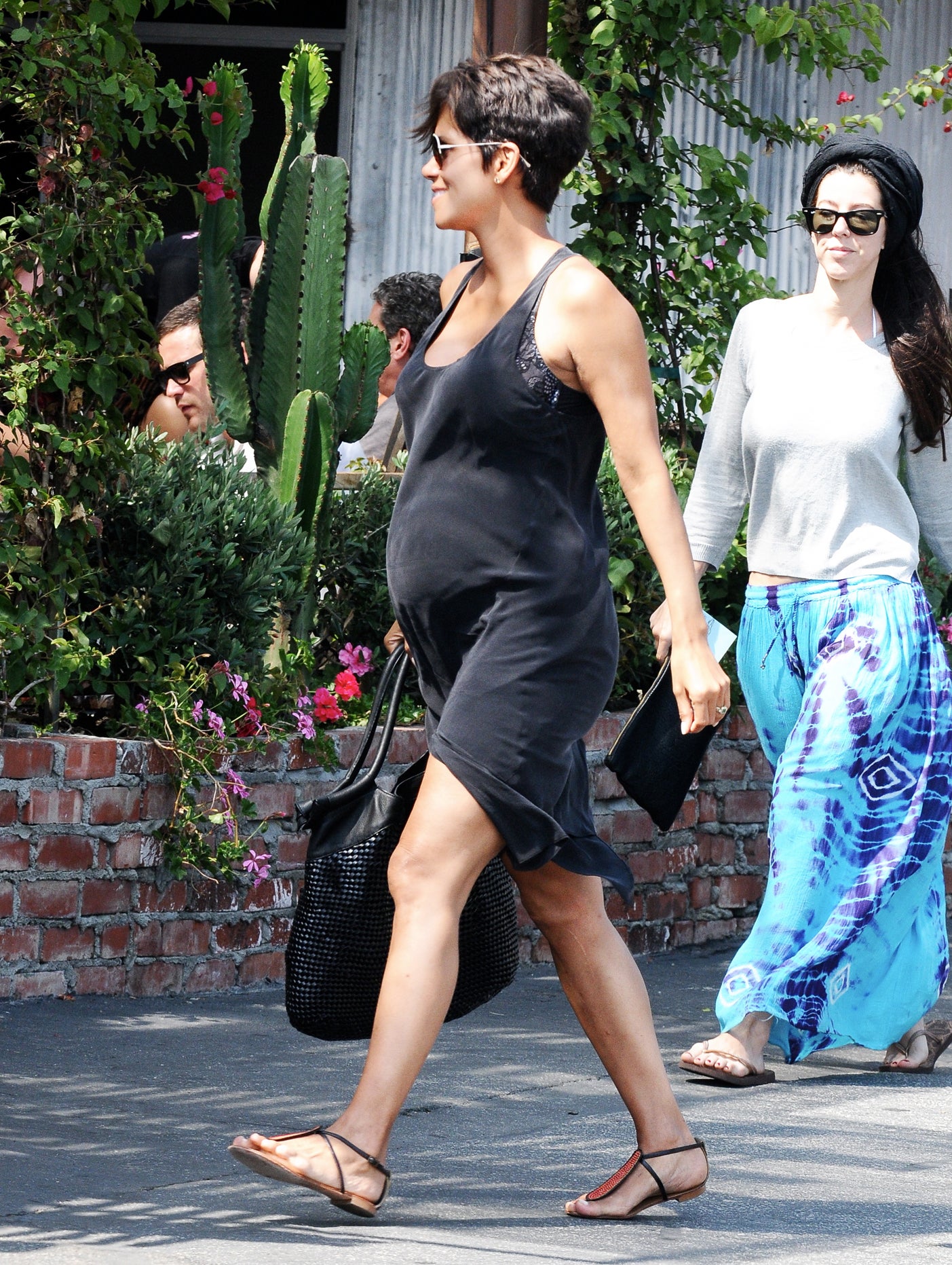 Maternity Chic: Halle Berry