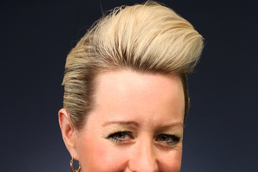 New & Next Watch British Soul Singer Alice Russell Perform 'Let Us Be