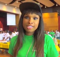 Jennifer Hudson Gives School Supplies to Chicago Youth
