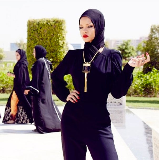 Rihanna Kicked Out of UAE Mosque for Photo Shoot
