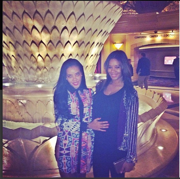 Photo Fab: Vanessa Simmons Shows Off Baby Bump