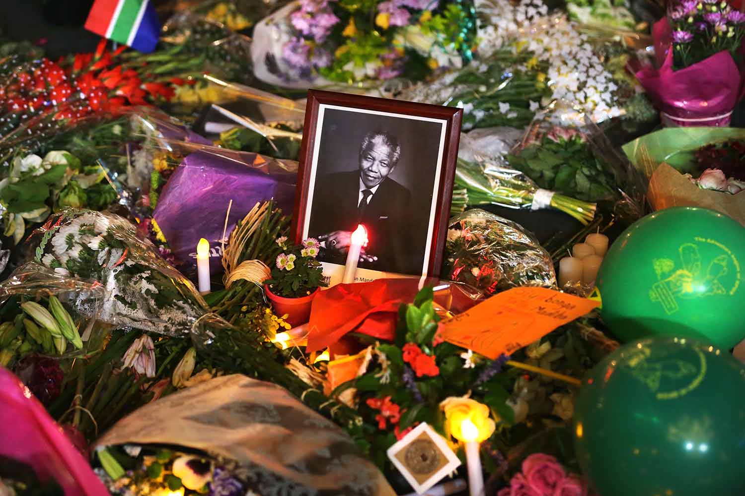 PHOTOS: The World Mourns Nelson Mandela
