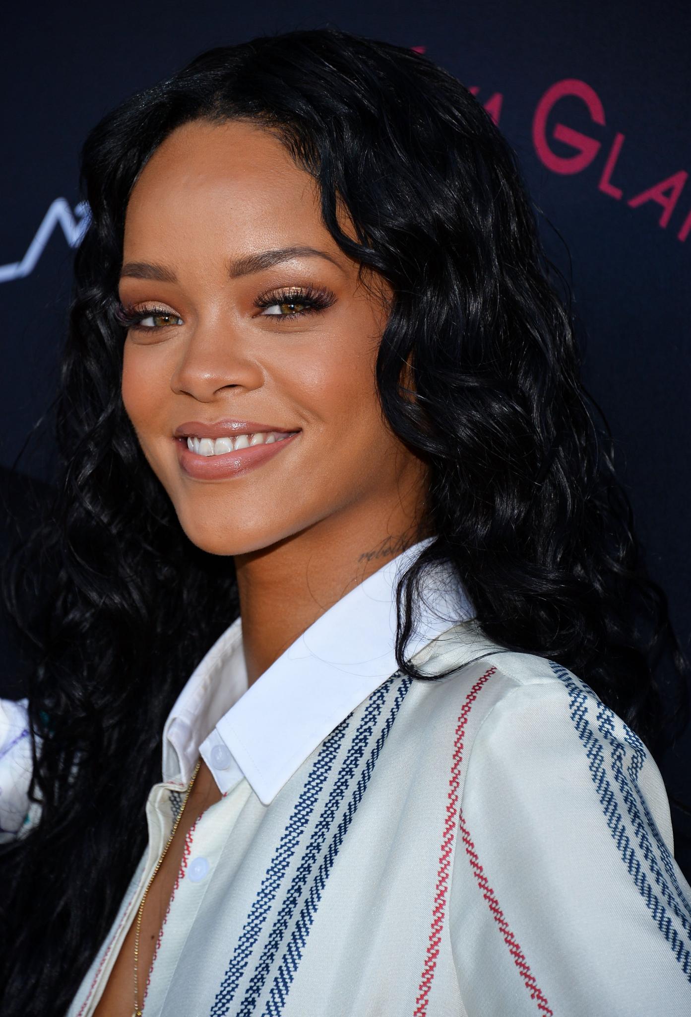 Rihanna Talks Icon Status, Latest Grammy Win
