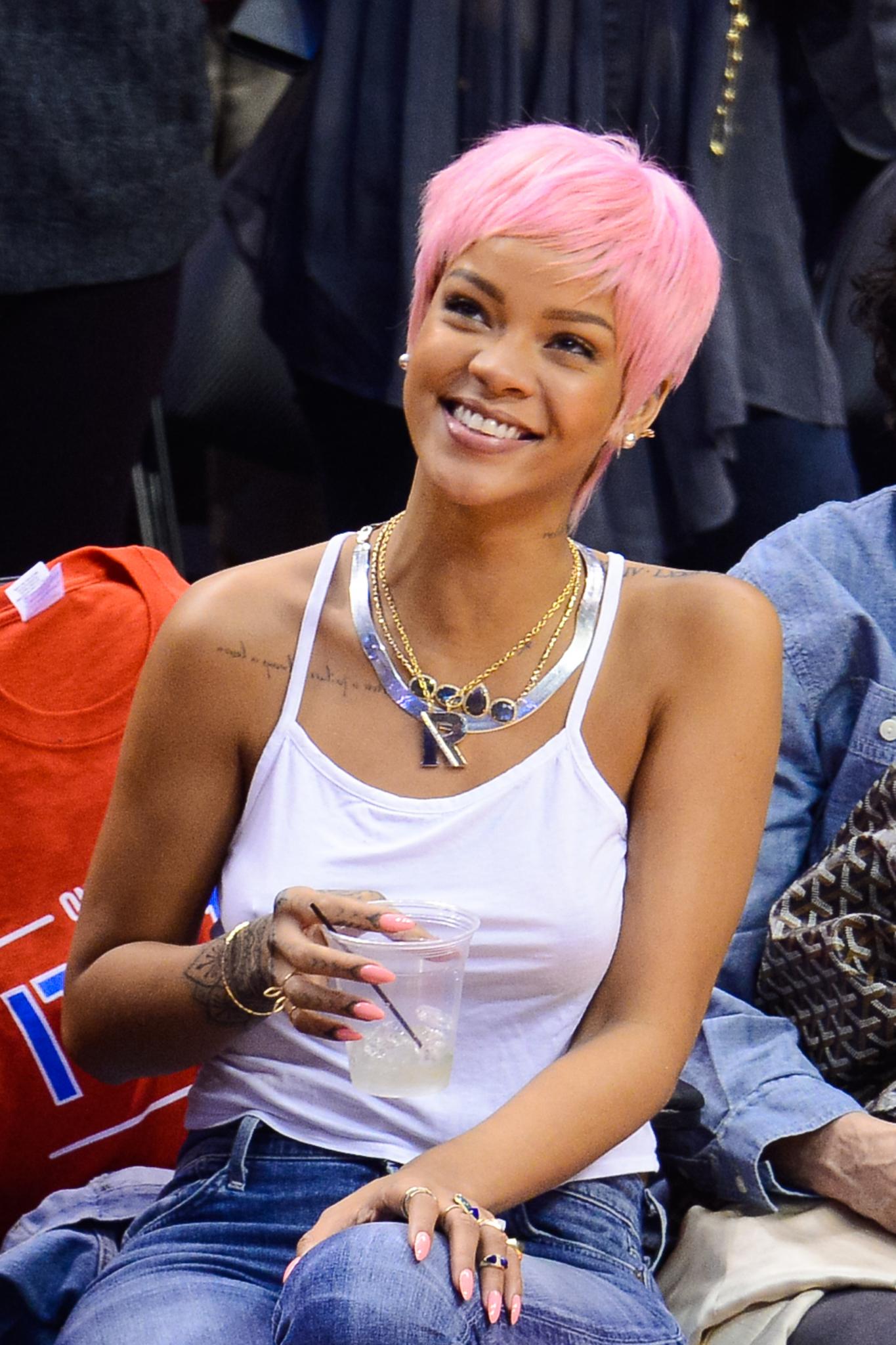 Are We Feeling Rihanna’s Pink Wig?
