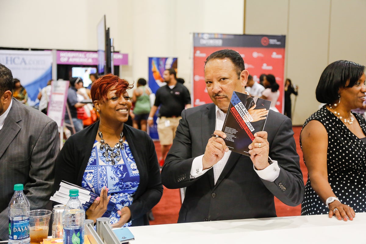 Fans and Celebrities Get Their Selfie On at the 2014 ESSENCE Festival