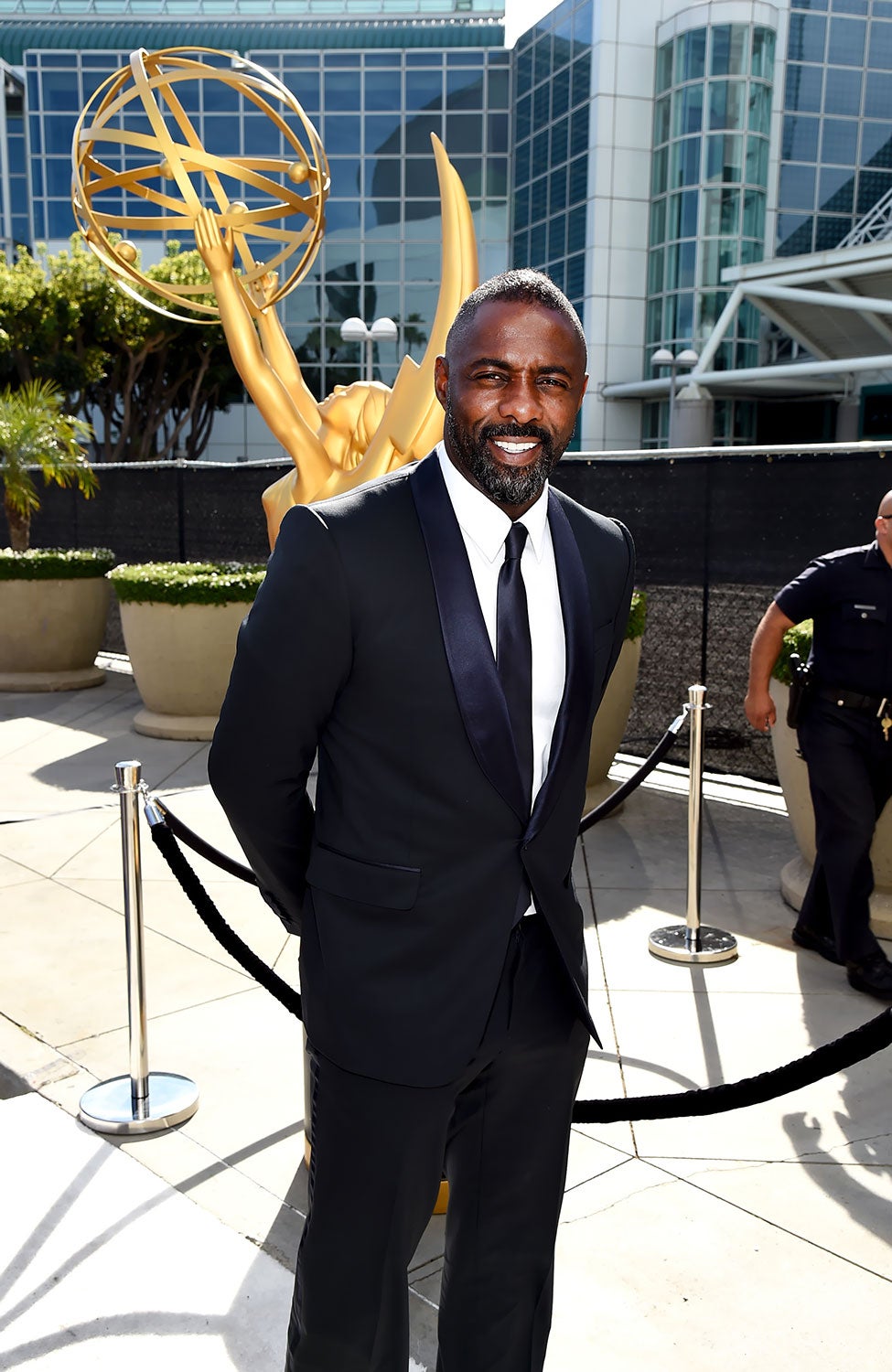 Idris Elba Jokes About That Mysterious Bulge Photo
