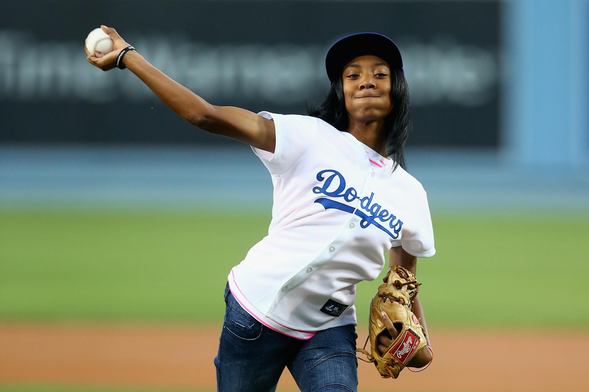 Mo'ne Davis Throws First Pitch at L.A. Dodgers Game